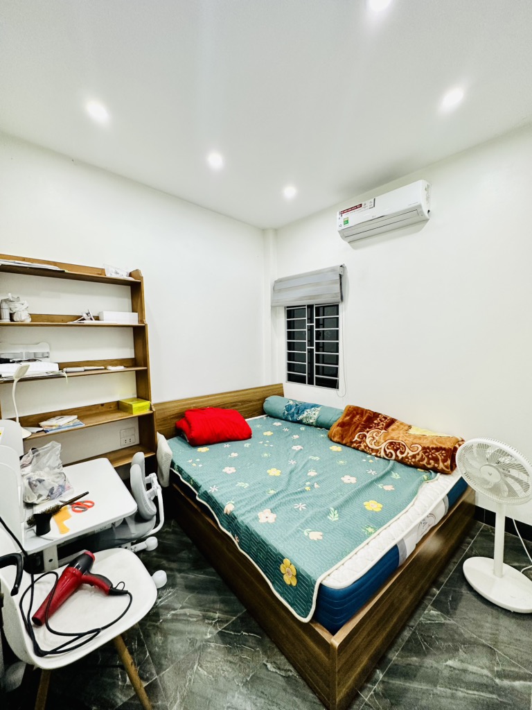 Bán nhà Đông Thiên, Vĩnh Hưng 33m2 5 tầng nhà mới, ngõ ô tô, giá 5.6 tỷ