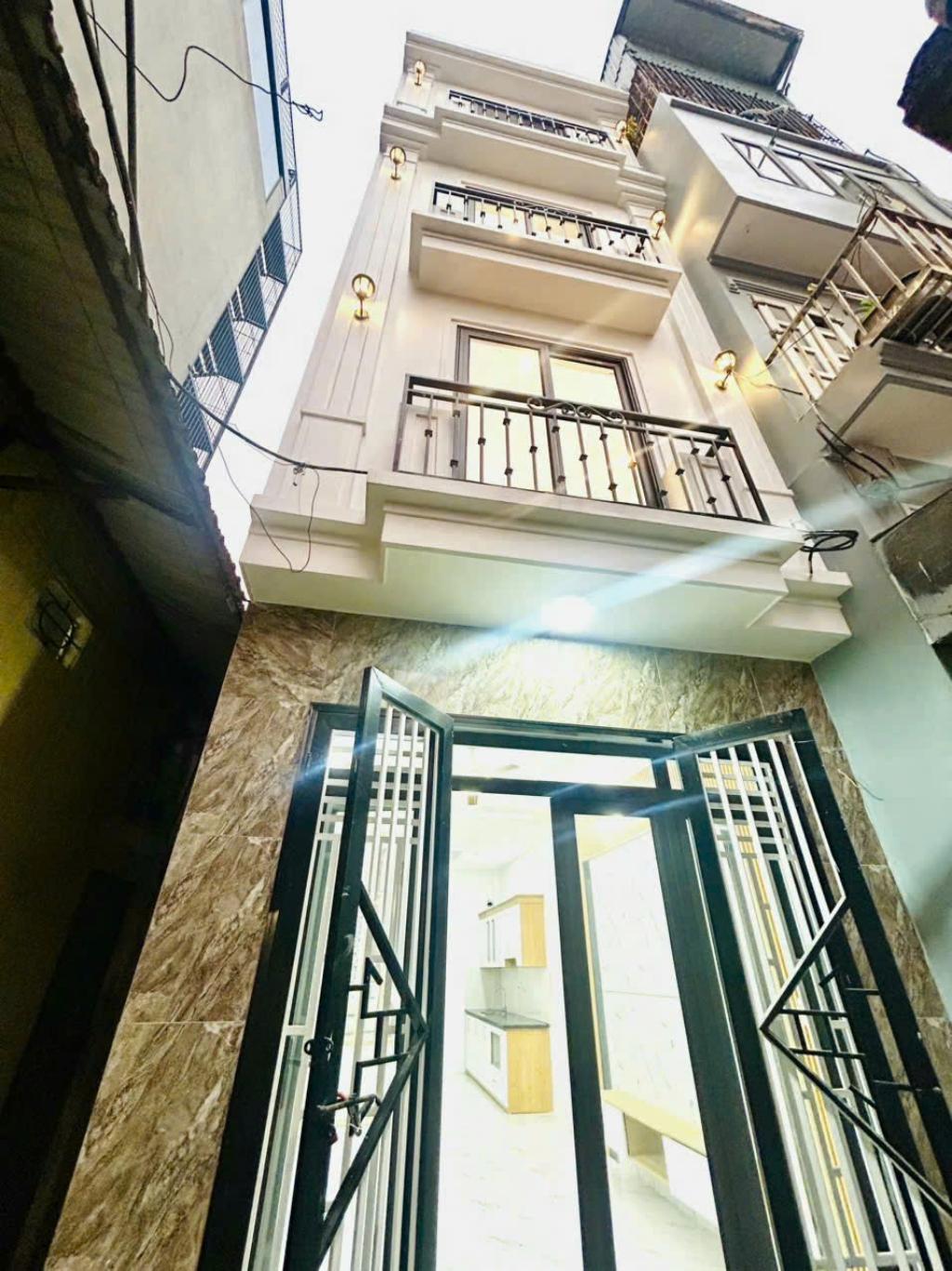 Nhà Thanh Đàm, ô tô đỗ cửa, 34m2 5 tầng nhà mới, giá 5.7 tỷ