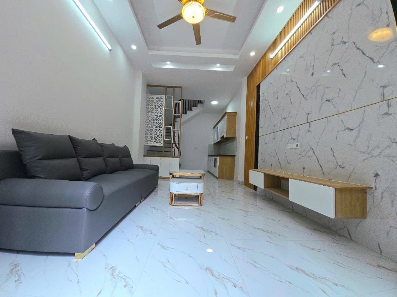 Nhà Thanh Đàm, ô tô đỗ cửa, 34m2 5 tầng nhà mới, giá 5.7 tỷ
