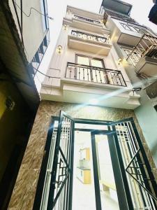 Nhà Thanh Đàm, ô tô đỗ cửa, 34m2 5 tầng nhà mới, giá 5.7 tỷ