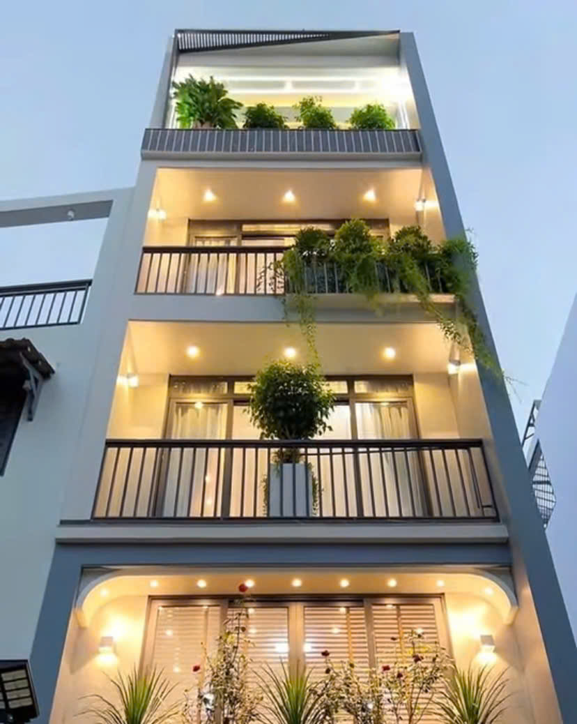 ✅️ #NGUYỄN VĂN CỪ_GIA THỤY NHÀ ĐẸP SẴN Ở - Diện tích 65m2* mặt tiền 5m * 5 tầng,  3 thoáng, nhiều cửa sổ.  - Giá 9 tỉ 8 có thương lượng cho khách thiện chí