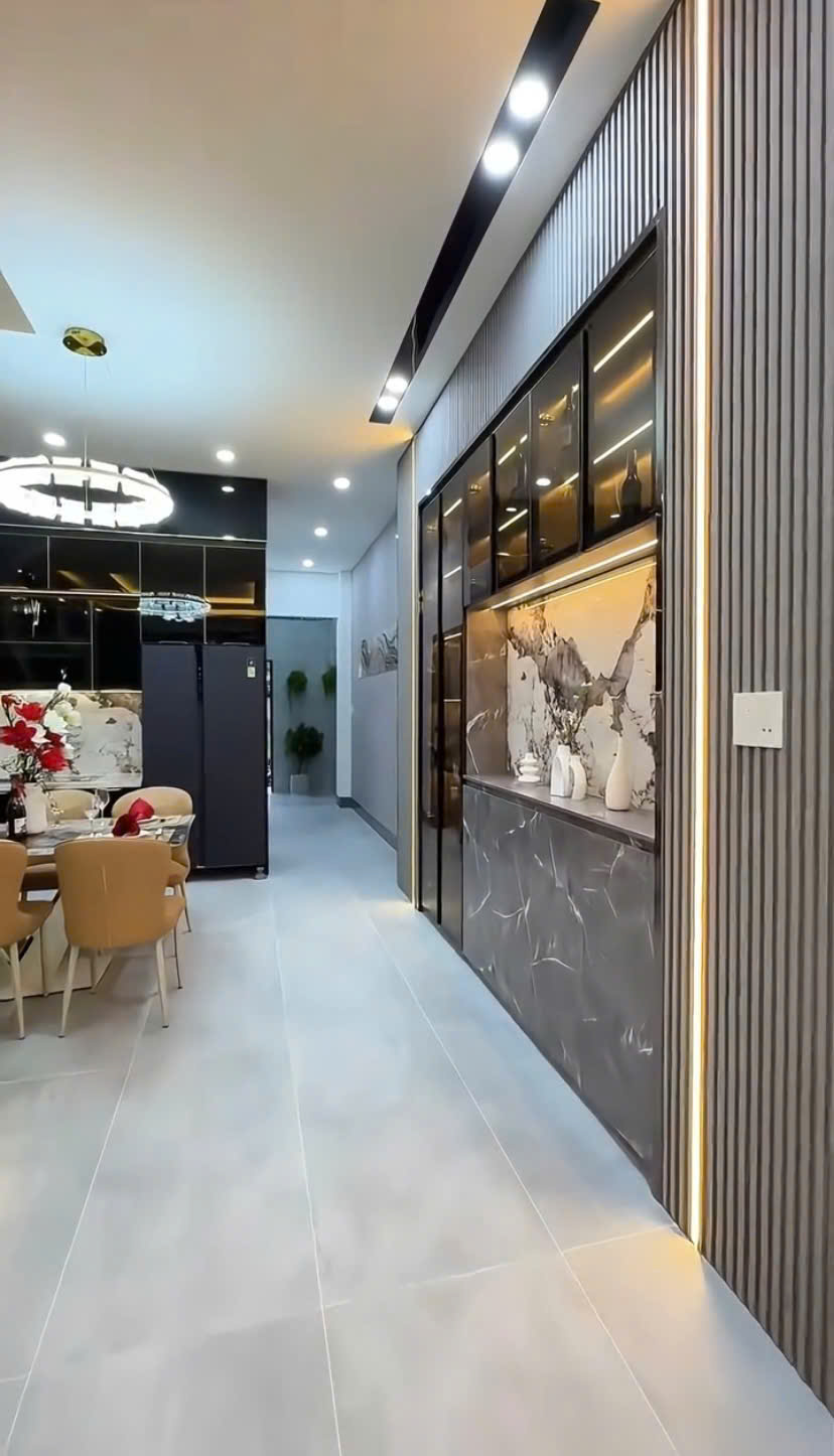 ✅️ #NGUYỄN VĂN CỪ_GIA THỤY NHÀ ĐẸP SẴN Ở - Diện tích 65m2* mặt tiền 5m * 5 tầng,  3 thoáng, nhiều cửa sổ.  - Giá 9 tỉ 8 có thương lượng cho khách thiện chí