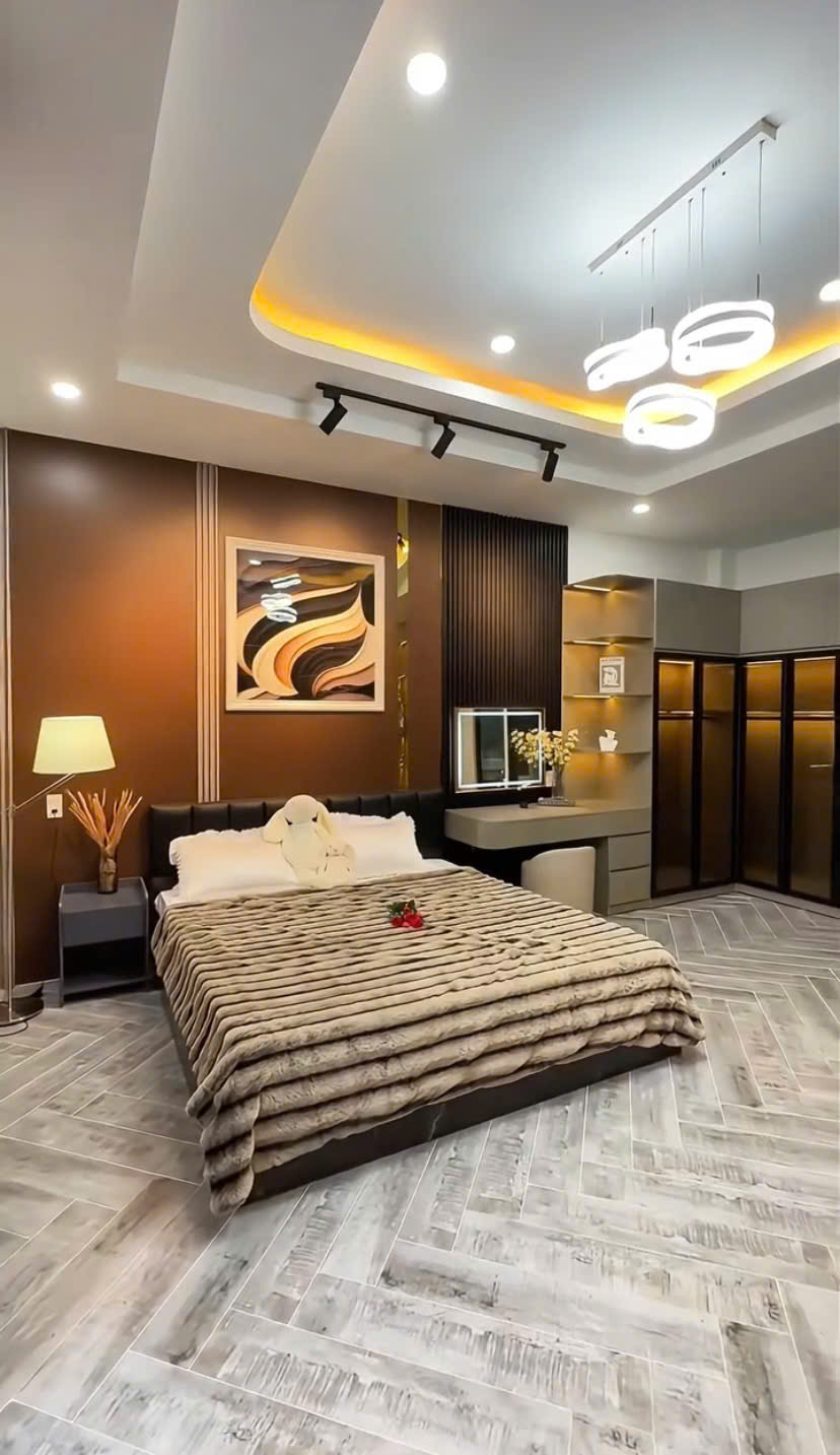 ✅️ #NGUYỄN VĂN CỪ_GIA THỤY NHÀ ĐẸP SẴN Ở - Diện tích 65m2* mặt tiền 5m * 5 tầng,  3 thoáng, nhiều cửa sổ.  - Giá 9 tỉ 8 có thương lượng cho khách thiện chí