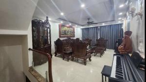 BÁN GẤP NHÀ KĐT VĂN PHÚ - 2 MẶT ĐƯỜNG 30M - NỘI THẤT ĐẸP - 70M - 5T