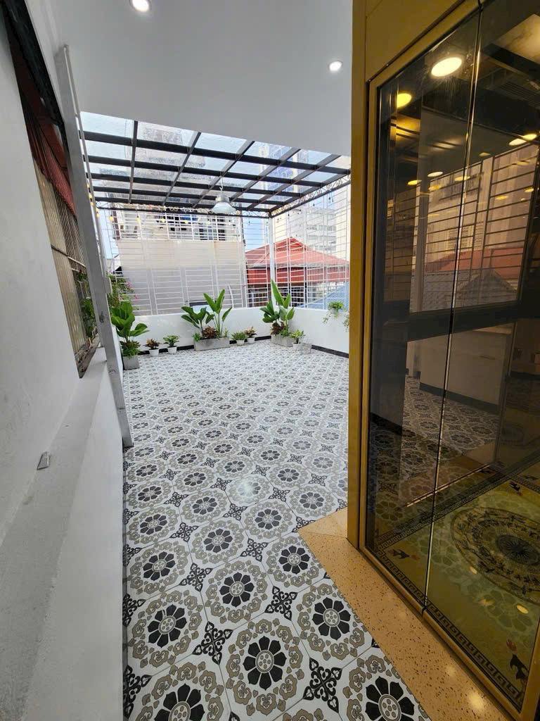 Bán nhà phố VIP Thái Hà - Ngõ oto dừng đỗ thoải mái giá chỉ 1x tỷ
