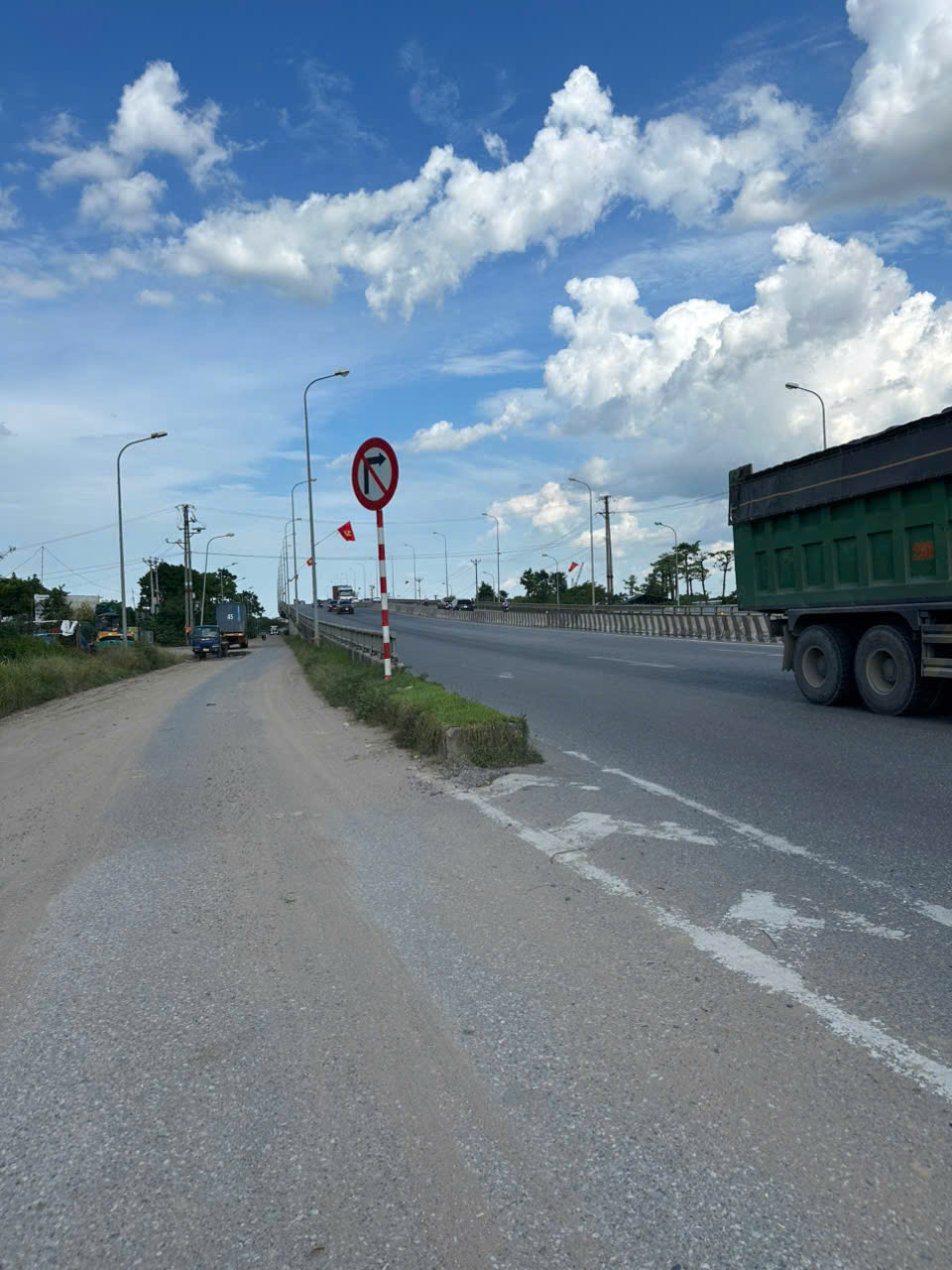ĐÔNG BẦU - KIM CHUNG - MẶT TIỀN KINH DOANH