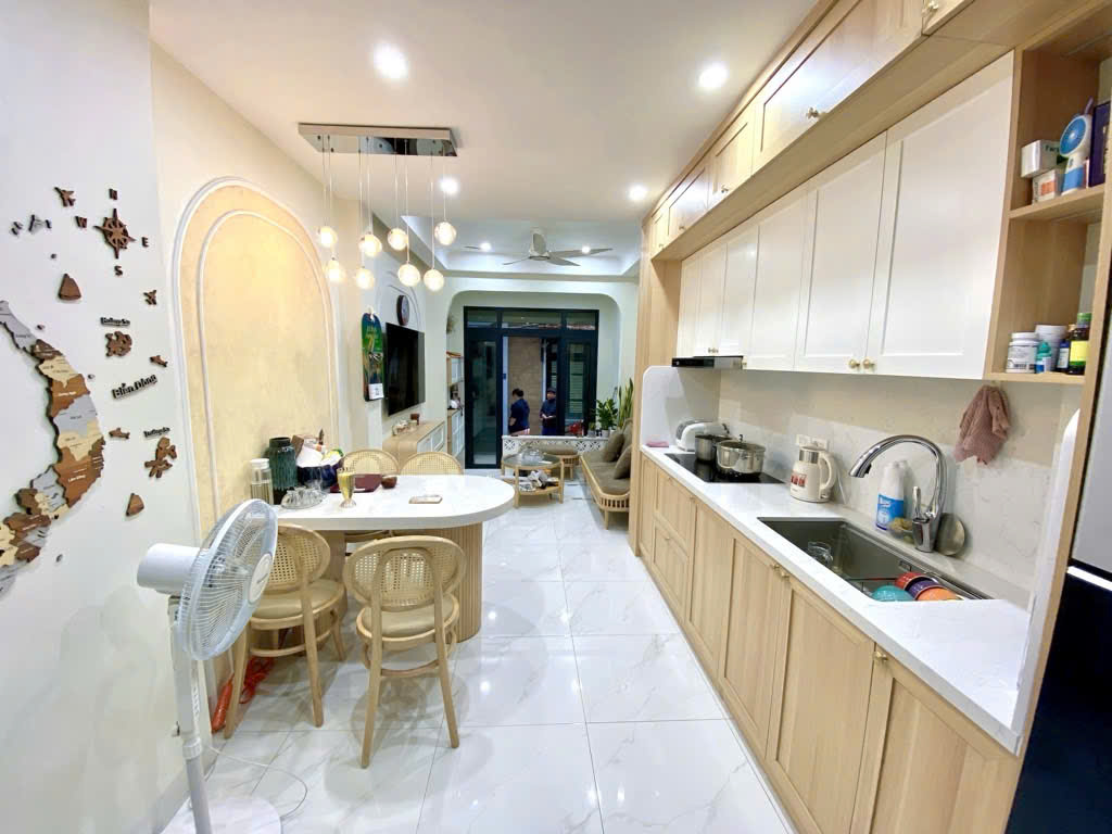 CHỐT GẤP! CHUNG CƯ VƯỜN ĐÀO TÂY HỒ,126 m2,NHỈNH 10 TỶ (3PN) – GIÁ CỰC TỐT • ​Giá bán: Nhỉnh 80 triệu/m2 (Giá tốt nhất khu vực Tây Hồ).