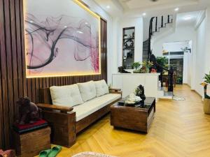 NHÀ ĐẸP LUNG LINH , VỊ TRÍ ĐẮC ĐỊA VIEW HỒ - GIÁ CỰC RẺ - NGÕ TO THOÁNG - OTO TRÁNH 2M