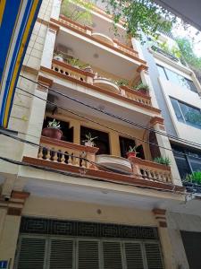 CẦN BÁN NHÀ KHU PHỐ QUAN NHÂN. NGÕ TO ĐẸP, Ô TÔ VÀO TẬN NHÀ, DT60M2, 6 TẦNG, GIÁ 24 TỶ.