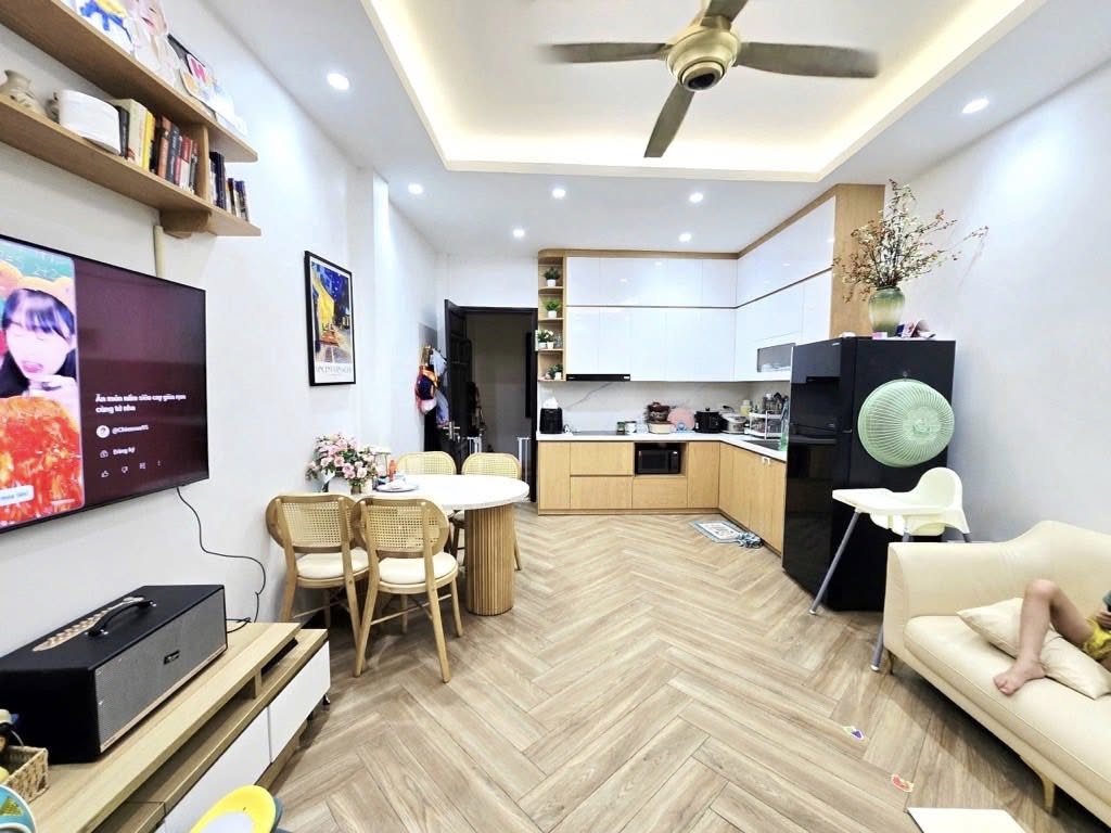 Bán nhà Cầu Giấy sang xịn mịn ô tô đỗ cửa giá 7 tỷ