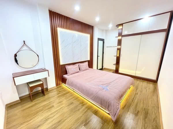 NHÀ MỚI ĐẸP LONG LANH - RẤT GẦN PHỐ, GẦN Ô TÔ ĐỖ - 4 TẦNG - XÂY CHẮC CHẮN, AN NINH CỰC TỐT - DÀNH CHO KHÁCH MUA ĐỂ Ở - SỔ ĐỎ