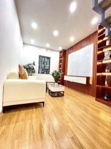 NHÀ MỚI ĐẸP LONG LANH - RẤT GẦN PHỐ, GẦN Ô TÔ ĐỖ - 4 TẦNG - XÂY CHẮC CHẮN, AN NINH CỰC TỐT - DÀNH CHO KHÁCH MUA ĐỂ Ở - SỔ ĐỎ