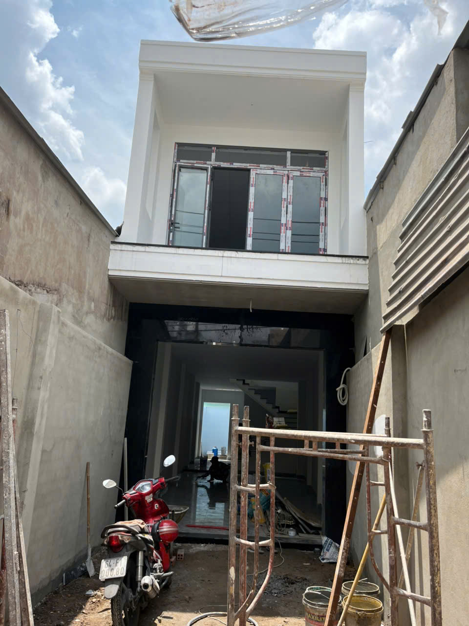 nhà sữa mới 1L dt khủng hẻm gần lũy bán bích