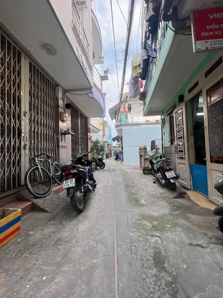 Nhà 3 tầng - khu vip Tân Phú - sát bên Vườn Lài -  sổ hồng riêng - ngang 4m- chỉ 2 tỷ