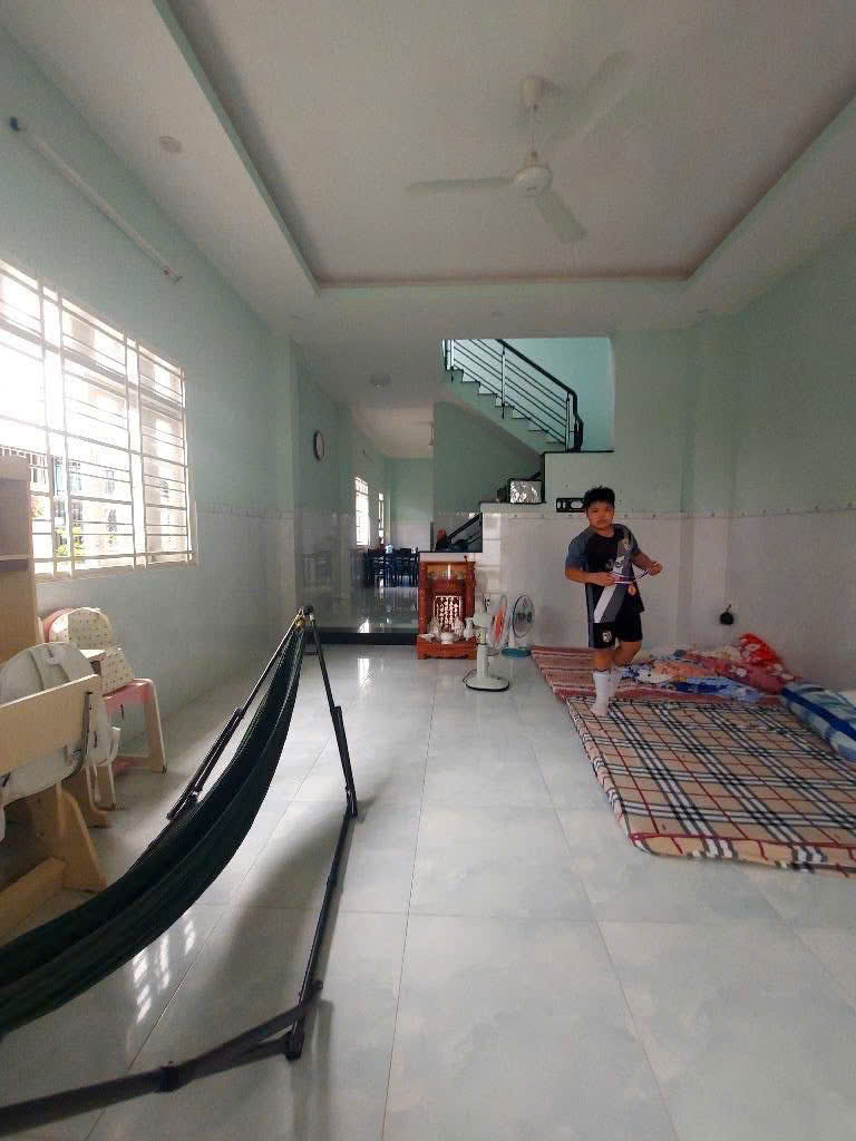 Nhà 2 mặt tiền hẻm thông 6m xe hơi tận nơi,nhà hoàn công đầy đủ,gần 3 trường ĐH