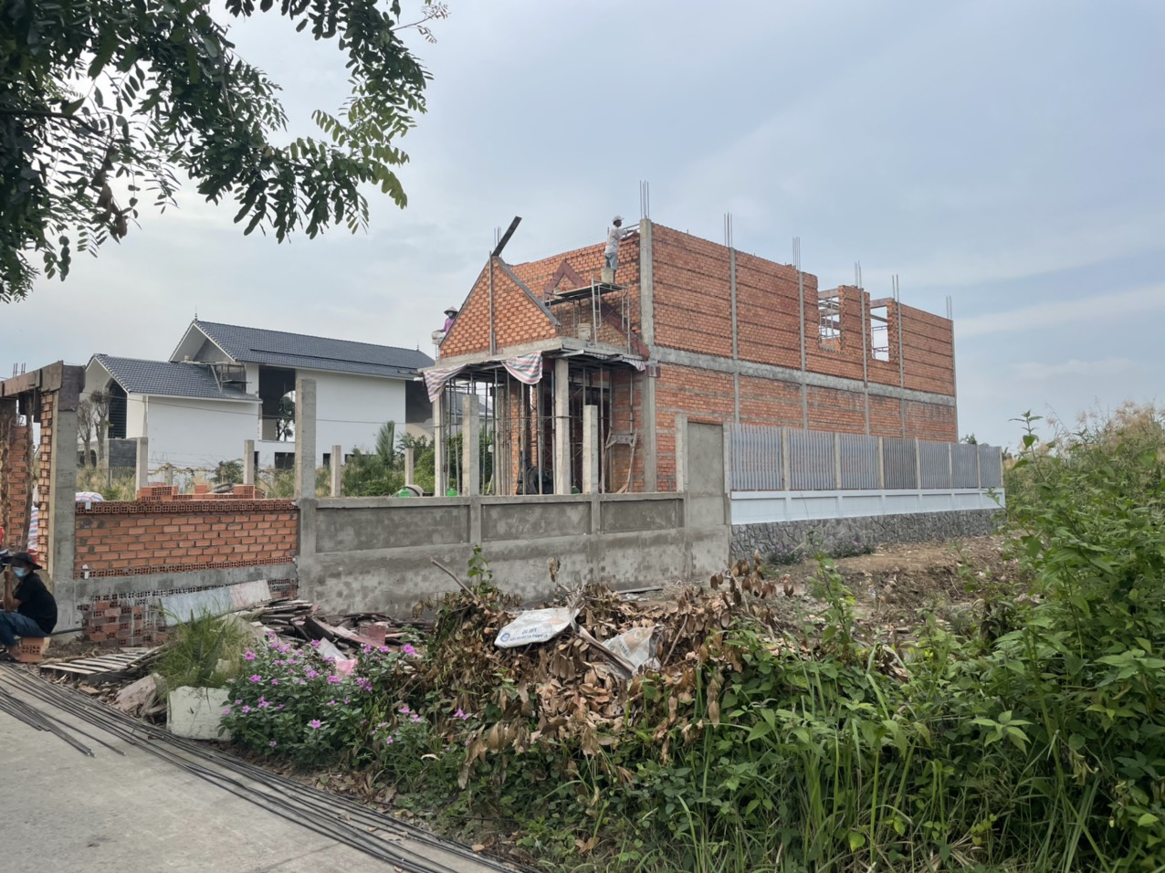 121,3m2 (7,6m x 16m) thổ cư,oto tới nơi,cách UBND,trường học,bách hoá xanh..900m