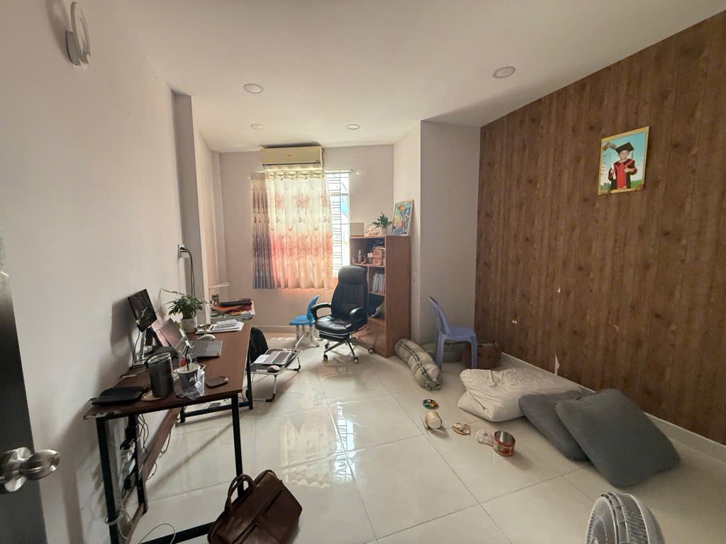 NHÀ 3 TẦNG, GẦN 50M2 , 4PN ,NGAY CẦU NHỊ THIÊN ĐƯỜNG ,PHẠM THẾ HIỂN Q8,   CHỈ 5 TỶ.