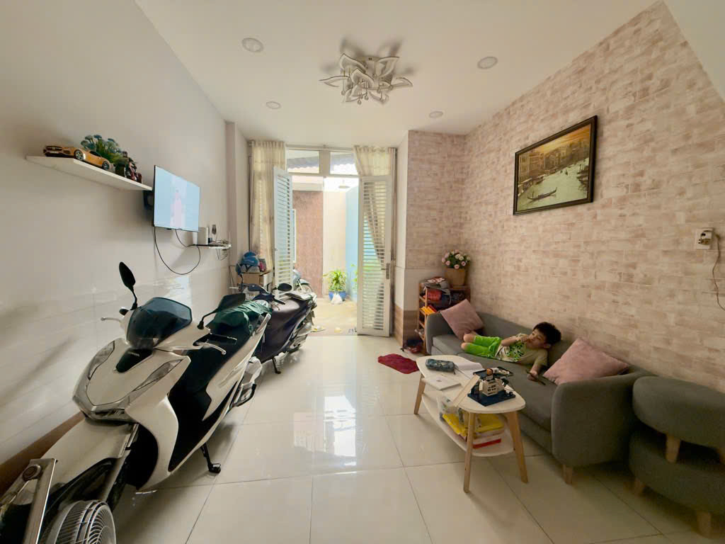 NHÀ 3 TẦNG, GẦN 50M2 , 4PN ,NGAY CẦU NHỊ THIÊN ĐƯỜNG ,PHẠM THẾ HIỂN Q8,   CHỈ 5 TỶ.