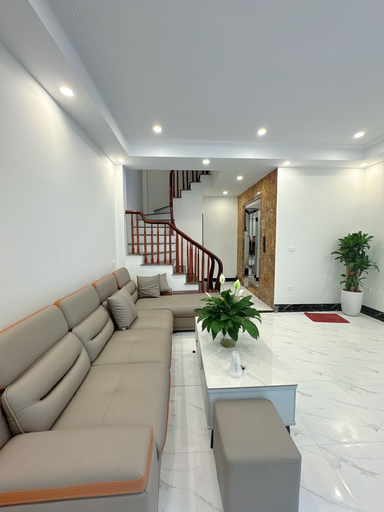 Bán nhà mặt tiền 5.2m - Đê Vàng, Giang Biên, Long Biên, Hà Nội