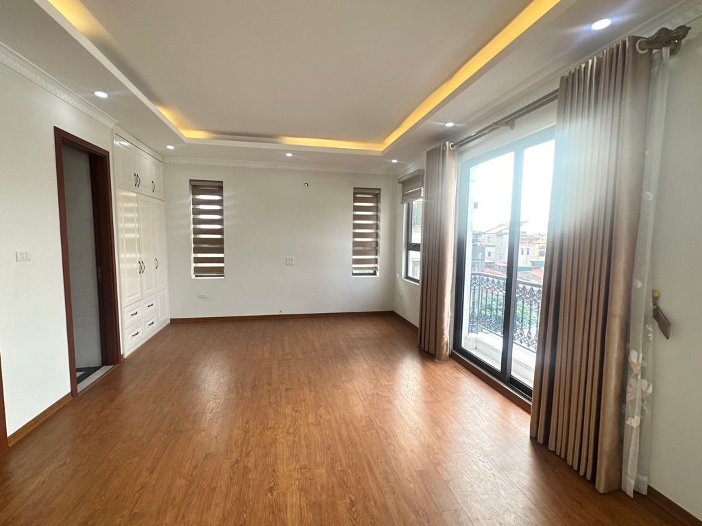 BÁN NHÀ - ĐƯỜNG NGUỄN VĂN LINH, SÀI ĐỒNG, LONG BIÊN, HÀ NỘI - LÔ GÓC 2 MẶT TIỀN, 6 TẦNG, THANG MÁY