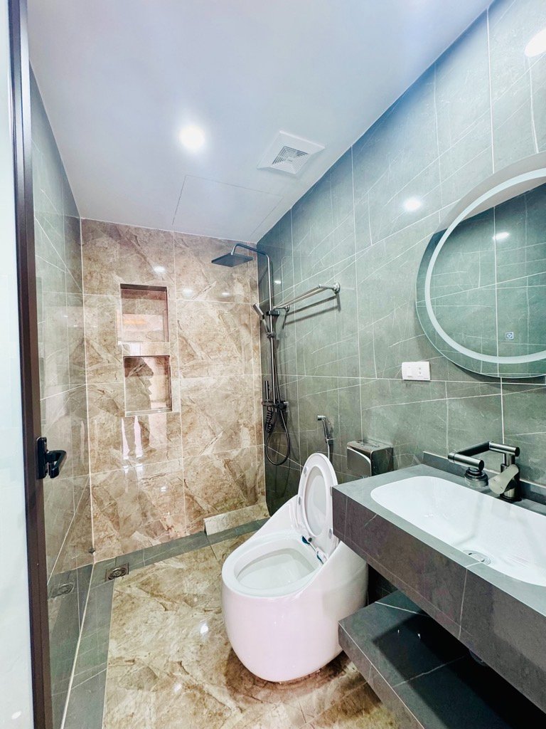 Bán nhà Định công, 37m2 , 2,5 tầng như mới giá 6.5 tỷ