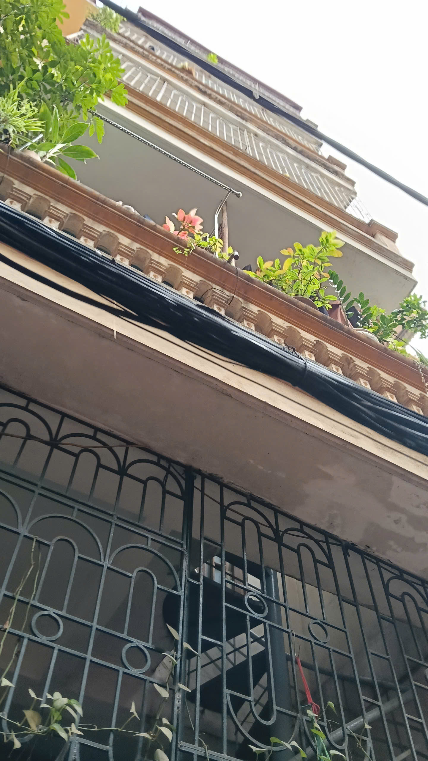 BÁN NHÀ TÚ MỠ, TRUNG KÍNH, NGÕ THÔNG THOÁNG, OTO 5 TẠ VÀO ĐƯỢC, GẦN PHỐ, TIỆN ÍCH BẠT NGÀN.