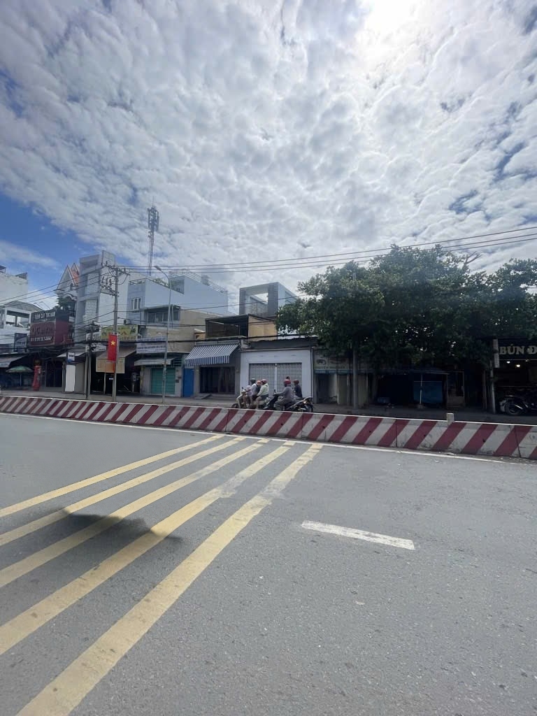 Hiếm ! Bán nhà mặt tiền Huỳnh Tấn Phát, Q7, 195m2, 2 tầng, chỉ 29 tỷ