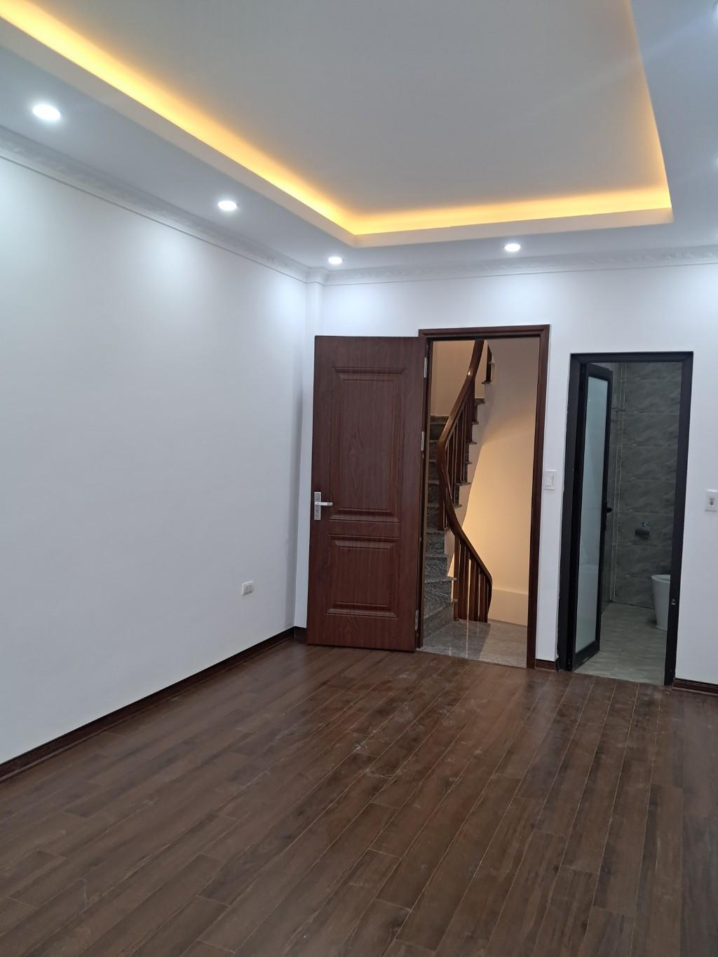 7 TỶ CÓ 5 TẦNG NHÀ MỚI ĐẸP FULL NỘI THẤT THỤY KHUÊ QUẬN TÂY HỒ - GẦN NGÕ Ô TÔ - KHU VỰC HIẾM NHÀ BÁN