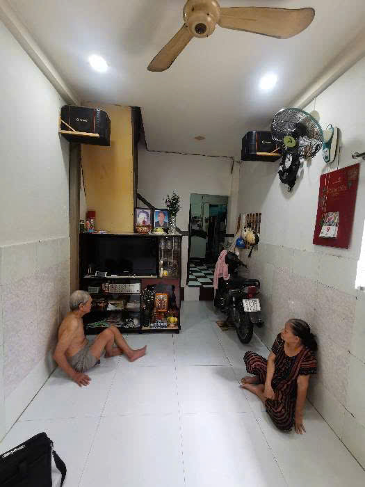 Bán nhà mặt tiền Lương Ngọc Quyến, gần đại học Công Nghiệp Gò Vấp, 2 tầng, nhỉnh 2 tỷ