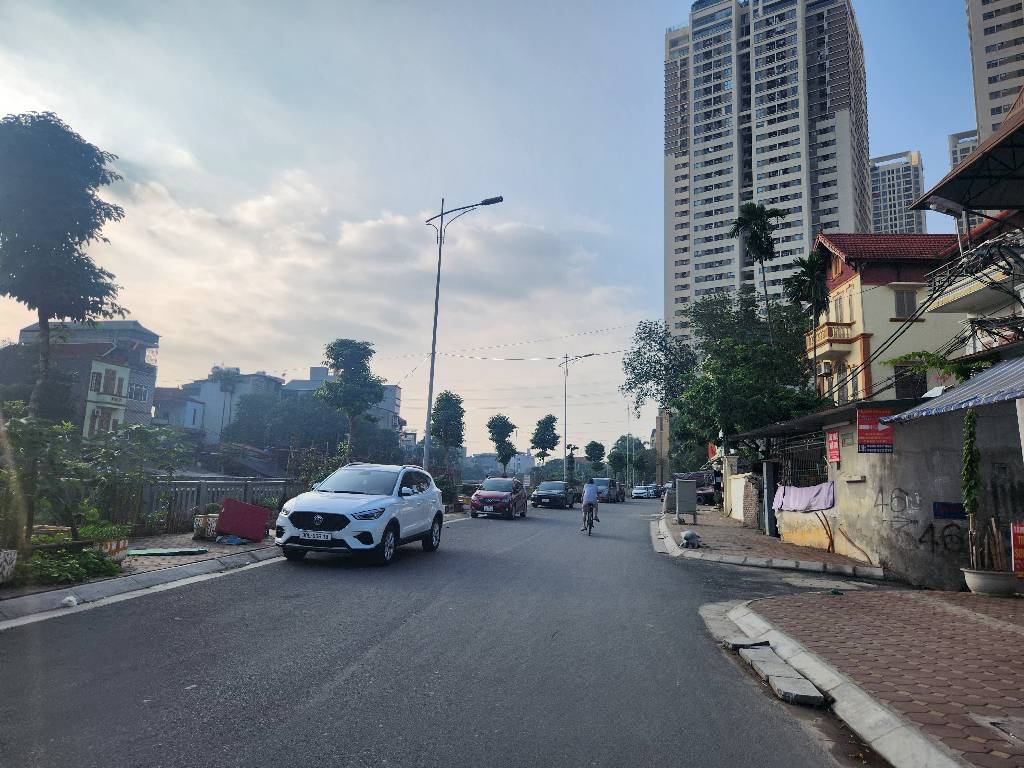 Bán nhà Ngô Quyền 30m2 xây 5 tầng, gần KDT Văn Khê, hơn 8 tỷ