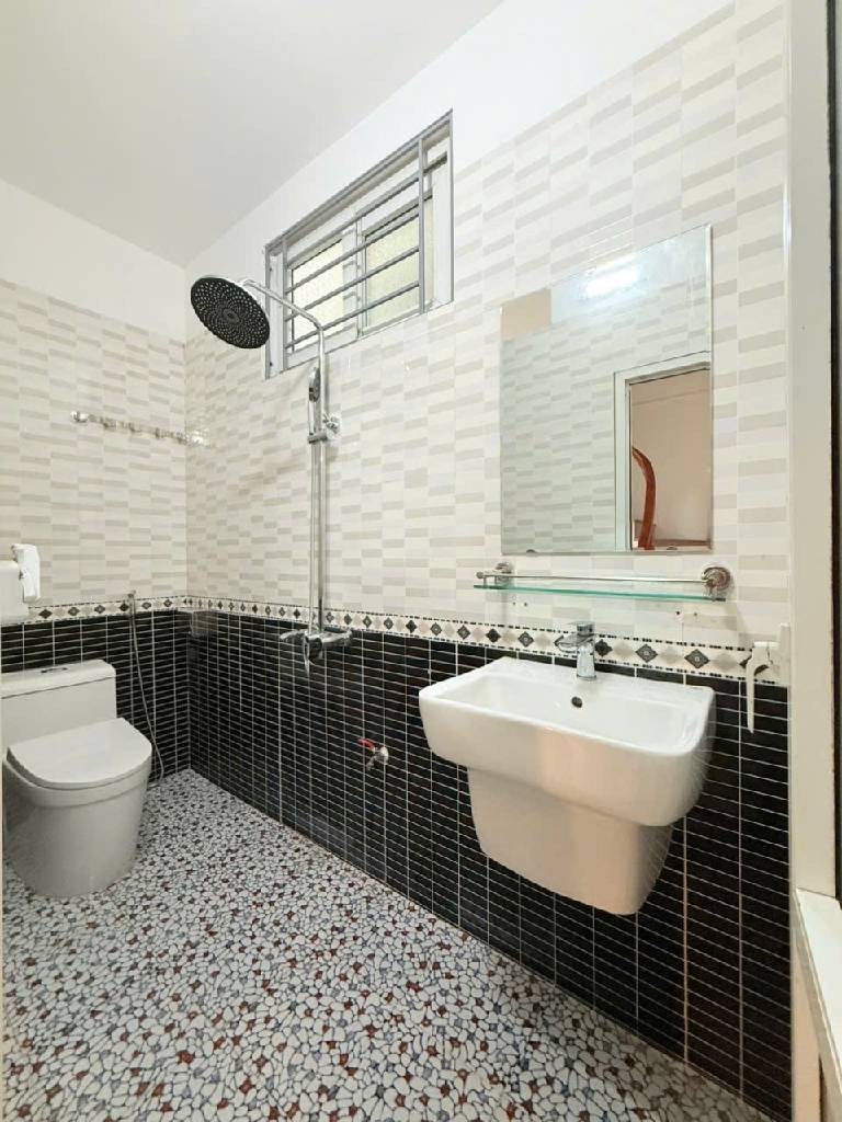 Bán nhà phố Thanh Bình DT 30m2 xây 5 tầng ô tô đỗ cửa giá hơn 7 tỷ