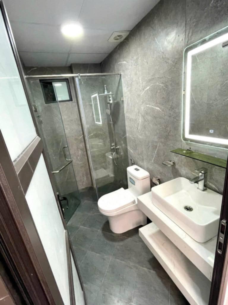 bán gấp nhà phố 19/5 DT 35m2 xây 5 tầng giá hơn 7 tỷ