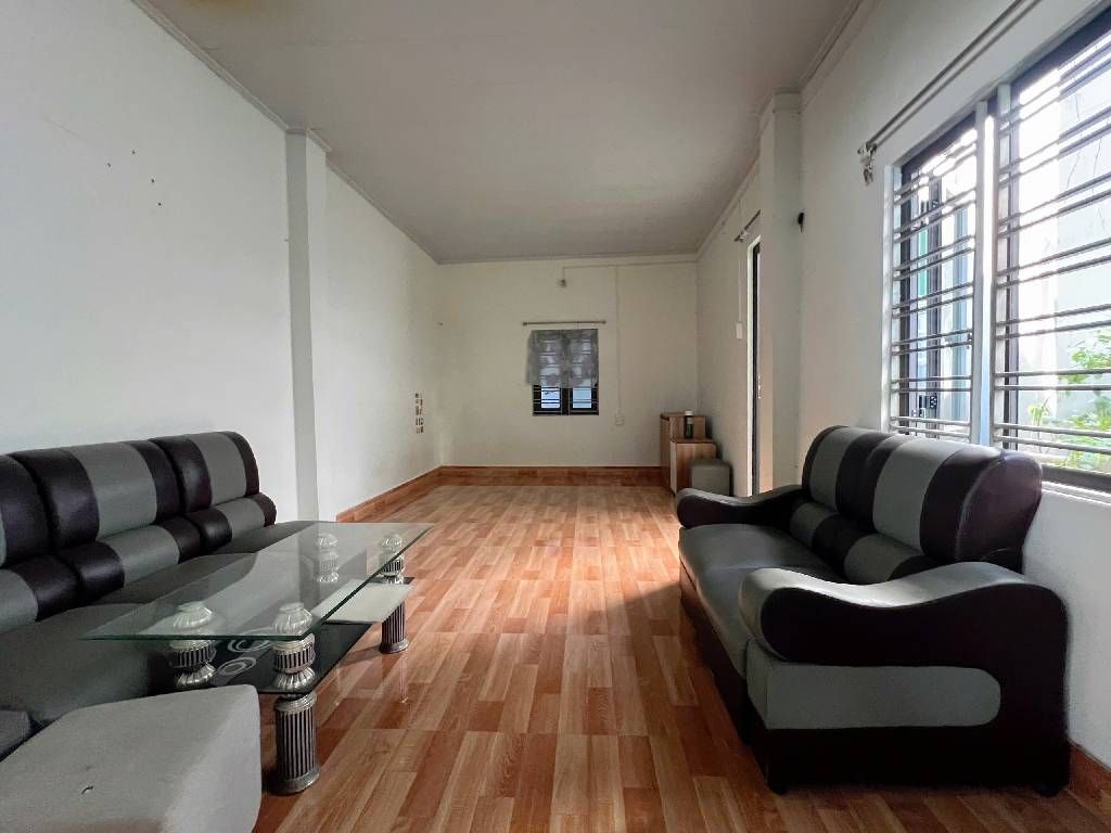 bán gấp nhà phố Vũ Hữu DT 30m2 xây 3 tầng gần ô tô giá hơn 6 tỷ