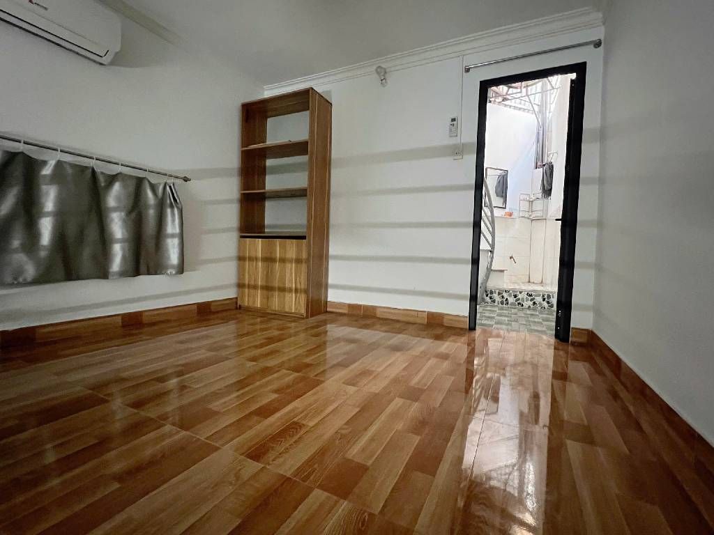 bán gấp nhà phố Vũ Hữu DT 30m2 xây 3 tầng gần ô tô giá hơn 6 tỷ