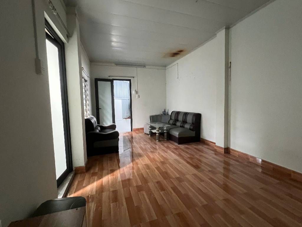 bán gấp nhà phố Vũ Hữu DT 30m2 xây 3 tầng gần ô tô giá hơn 6 tỷ