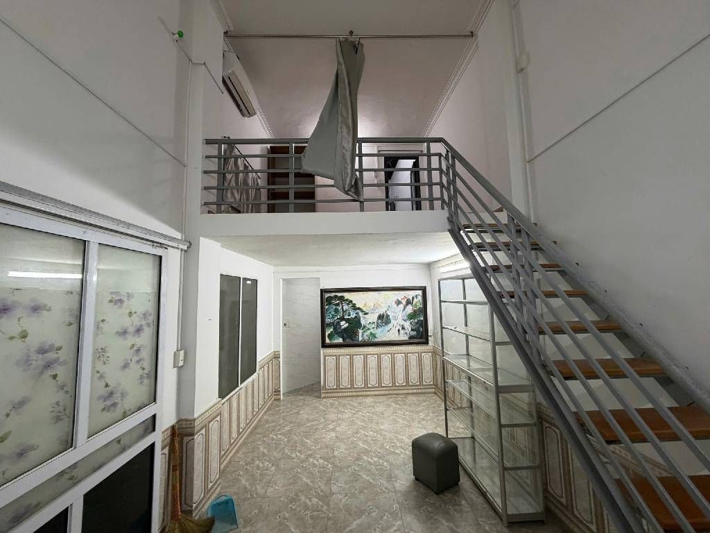 bán gấp nhà phố Vũ Hữu DT 30m2 xây 3 tầng gần ô tô giá hơn 6 tỷ