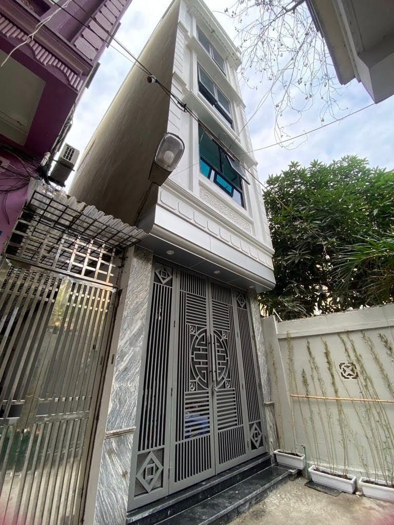 Bán gấp nhà Nguyễn Công Trứ, DT 35m2x5T, giá 10 tỷ, nhà đẹp ở ngay tặng toàn bộ nội thất