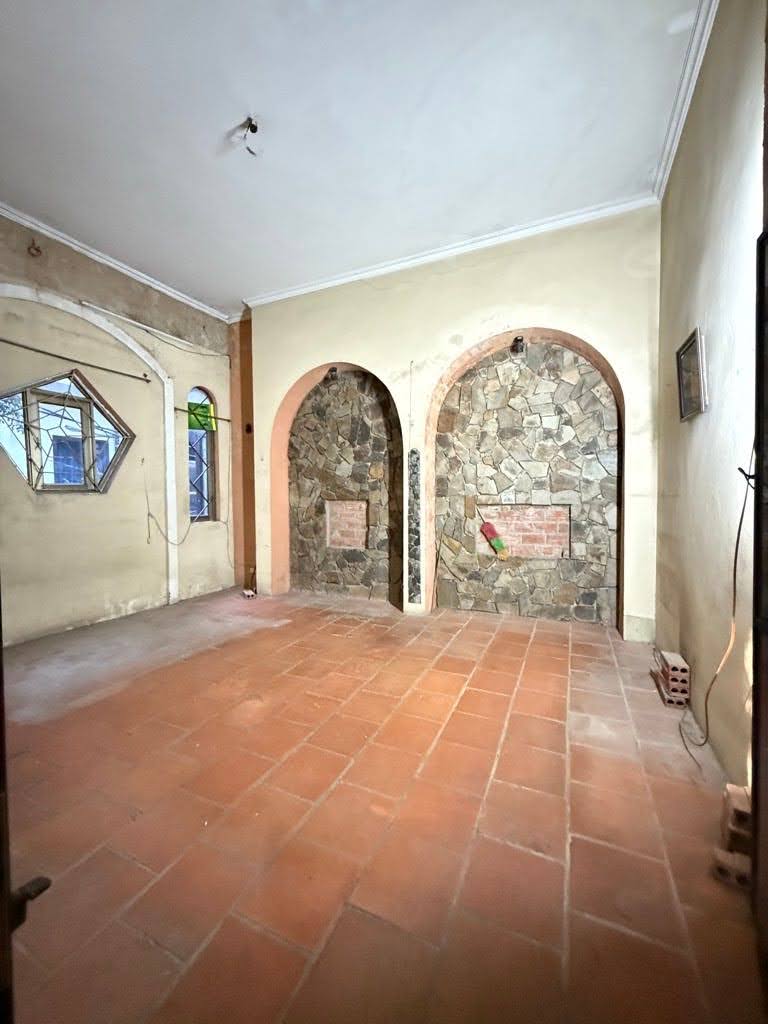 Bán nhà Mặt phố Nguyễn Trãi, DT 40m2, 3 tầng, giá 10 tỷ, ô tô đỗ cửa, kinh doanh tốt