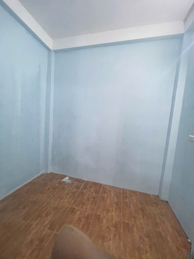 bán gấp nhà đường 19 tháng 5 DT 30m2 x 3 tầng, ô tô đỗ gần 30m2 hơn 7 tỷ