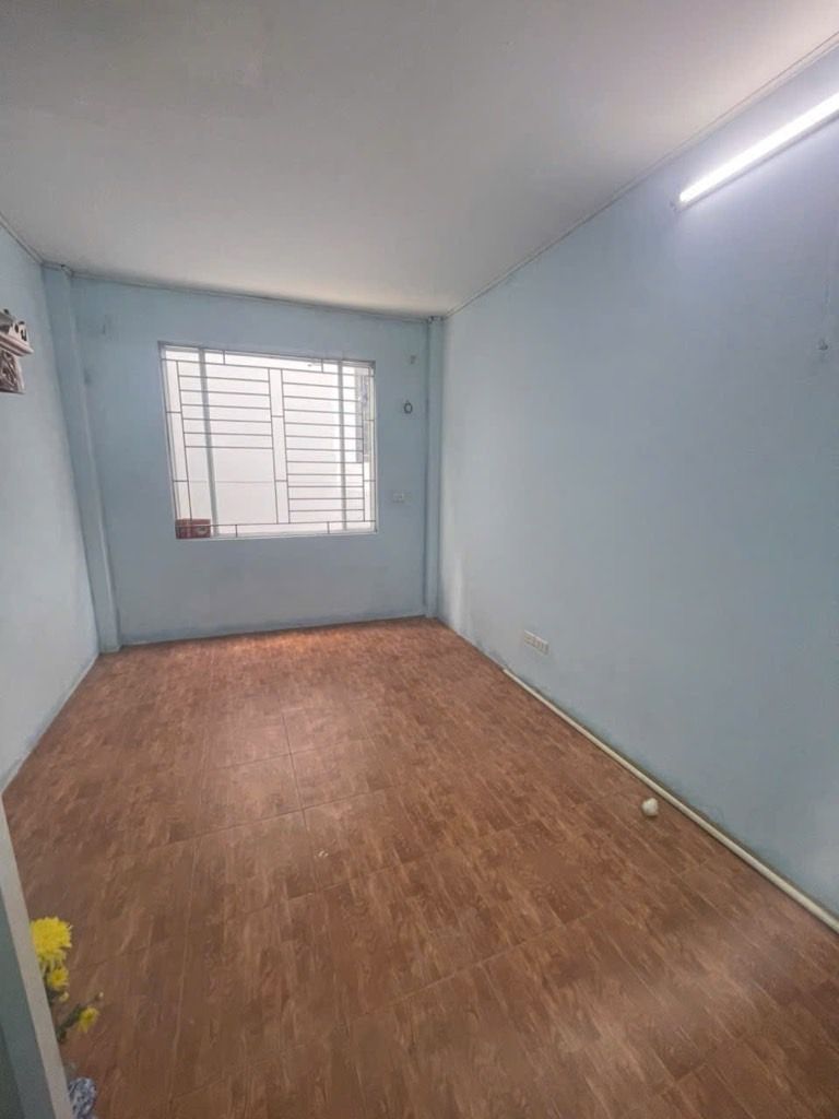 bán gấp nhà đường 19 tháng 5 DT 30m2 x 3 tầng, ô tô đỗ gần 30m2 hơn 7 tỷ