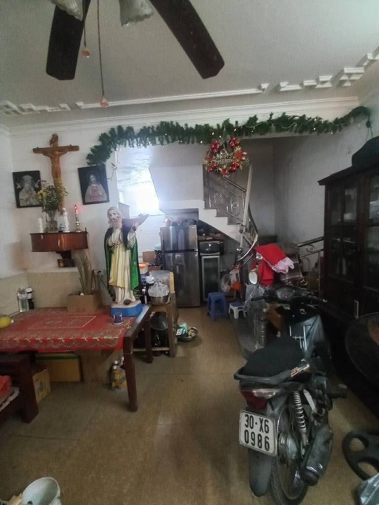 Bán nhà Phùng Khoang, DT 42m2x5T, giá 7,75 tỷ, ô tô đỗ gần, cạnh Đại học Hà Nội