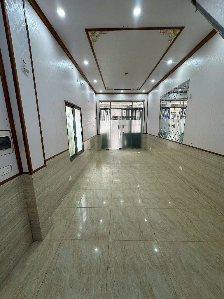 Bán gấp nhà phố Bùi Xương Trạch DT 35m2 xây 3 tầng, view hồ Quan Nhân, giá 3 tỷ