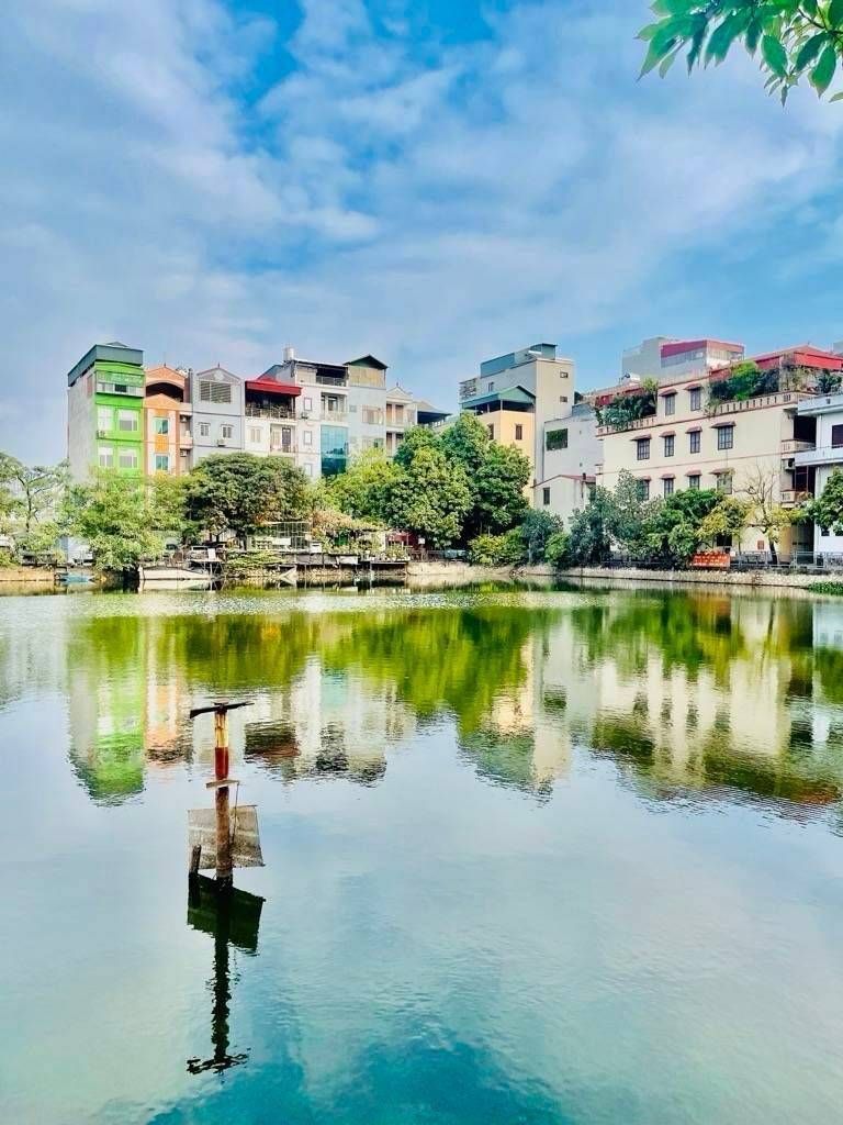 Bán gấp nhà phố Bùi Xương Trạch DT 35m2 xây 3 tầng, view hồ Quan Nhân, giá 3 tỷ