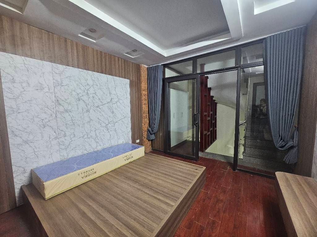 bán nhanh nhà phố Quan Nhân DT 45m2 xây 5 tầng, giá 7 tỷ, tặng toàn bộ nội thất