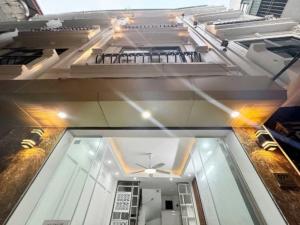 bán gấp nhà phố 19/5 DT 35m2 xây 5 tầng giá hơn 7 tỷ