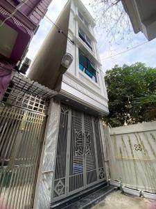 Bán gấp nhà Nguyễn Công Trứ, DT 35m2x5T, giá 10 tỷ, nhà đẹp ở ngay tặng toàn bộ nội thất