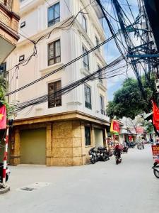 Bán gấp nhà phố Bùi Xương Trạch DT 35m2 xây 3 tầng, view hồ Quan Nhân, giá 3 tỷ
