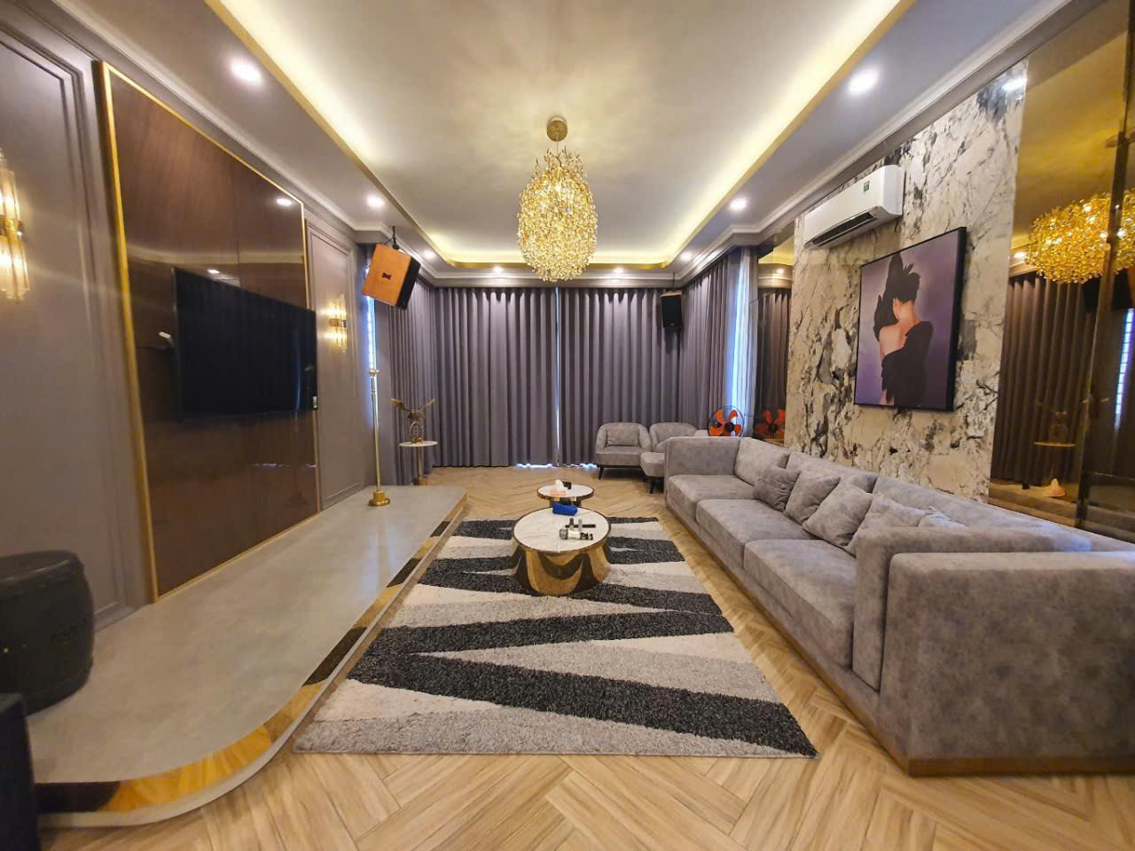 nhà mặt phố bố làm to  cậu cả nuốn đổi nhà