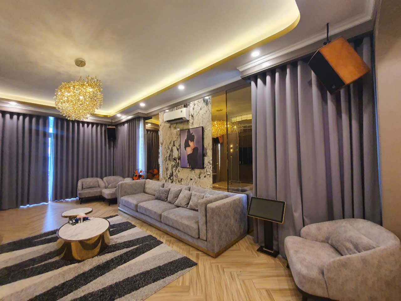 nhà mặt phố bố làm to  cậu cả nuốn đổi nhà