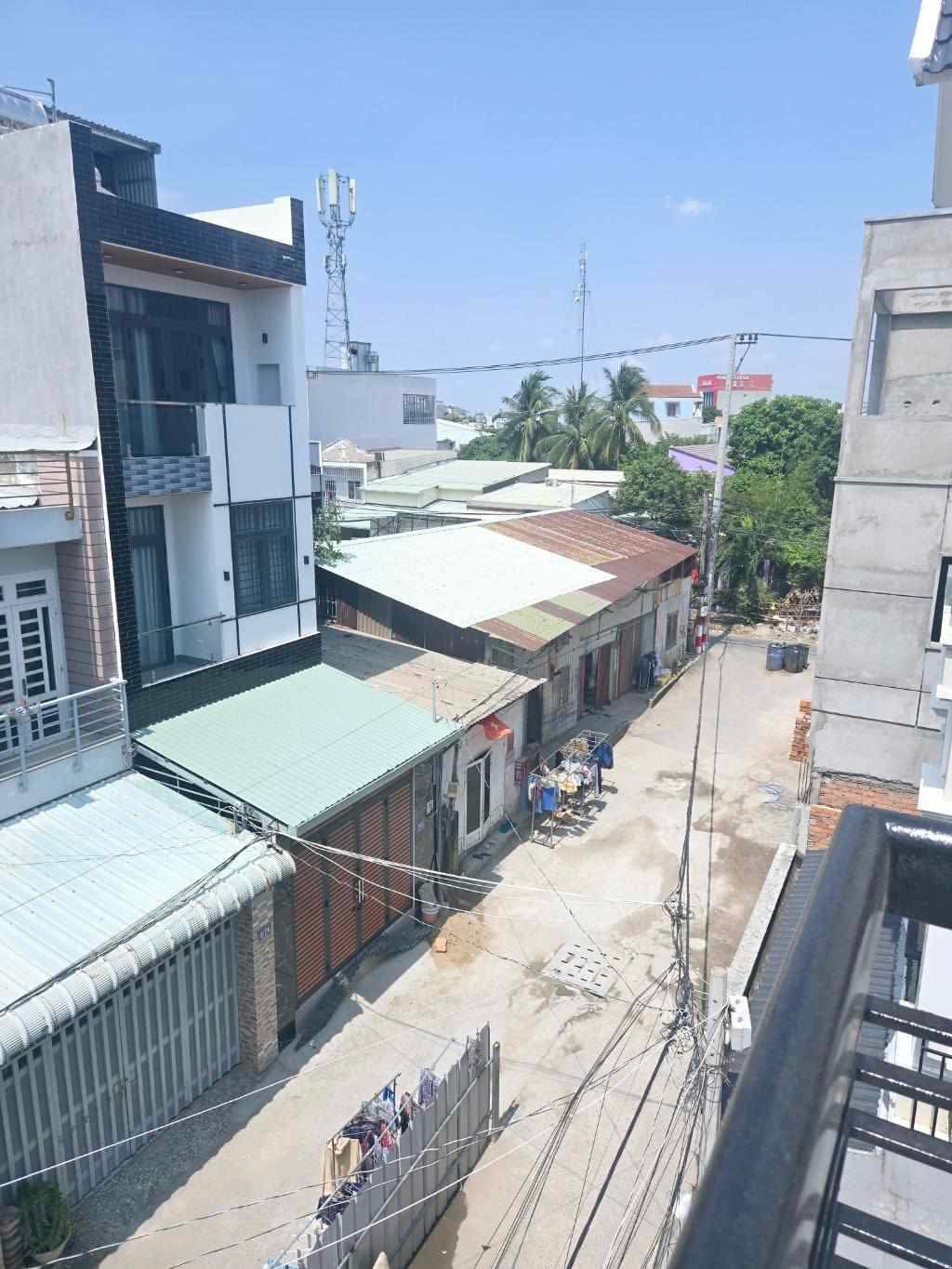 Bán nhà 3 lầu đường số 4, phường Long Trường, quận 9